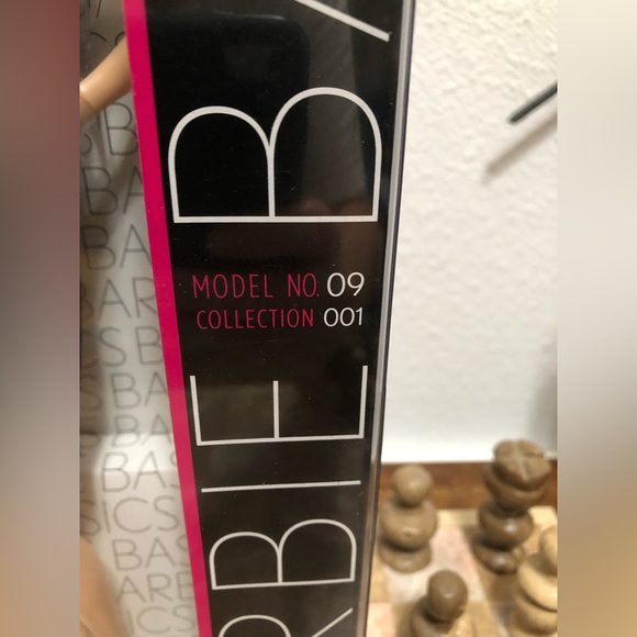 New in Box Barbie Basics Model No. 09 Collection 001 doll Black label blonde - Picture 5 of 10